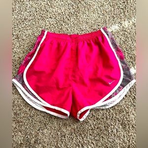 💛 Nike Women’s DriFit shorts